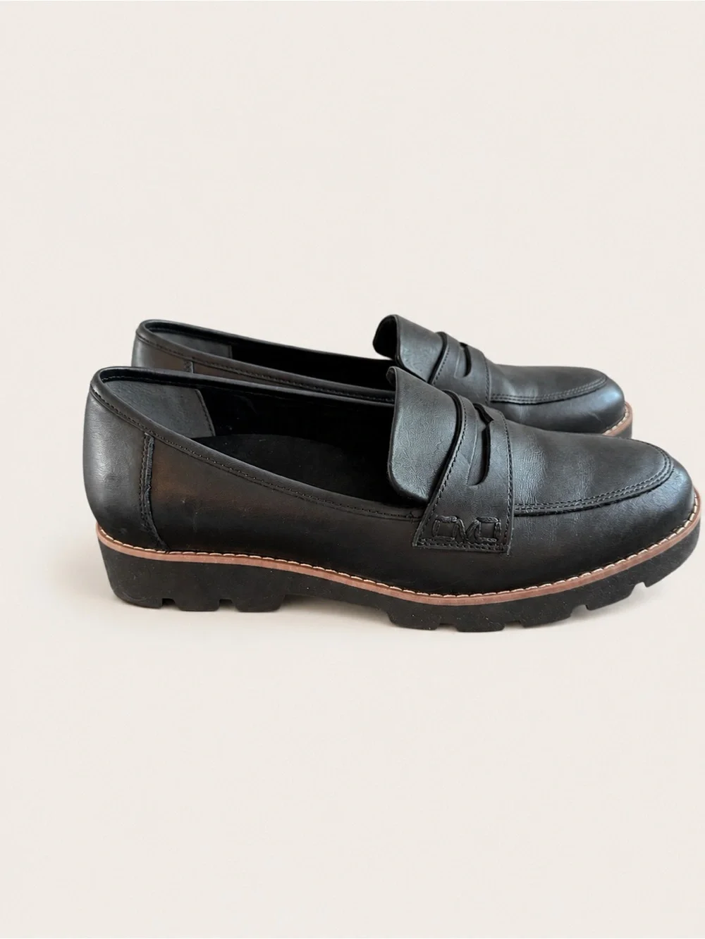 Vionic Black Leather Penny Loafers Lug Sole Women’s Size 8